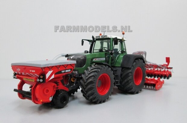 170. Fendt 926 Gen II / 930 Gen. III, rondom op brede banden, spatborden en een zaaicombin van Kuhn