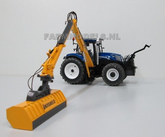 929. New Holland T7.210 Blue Power met Vandaele Maaiarm met klepelmaaier.