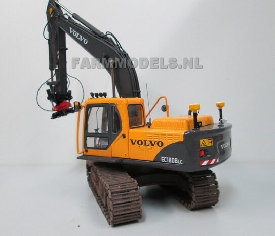 67118** Volvo EC180Blc Rupskraan met draai-kantel snelwissel, Farmmodels model,  1:32 Volvo EC180B