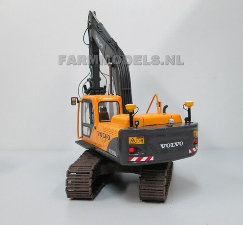 67118** Volvo EC180Blc Rupskraan met draai-kantel snelwissel, Farmmodels model,  1:32 Volvo EC180B