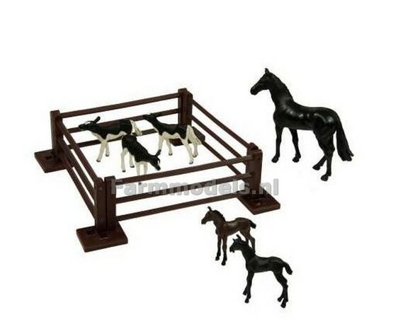 Set met 1 paard, 3 kalveren, 2 veulens en hekwerk 1:32 Britains BR43267