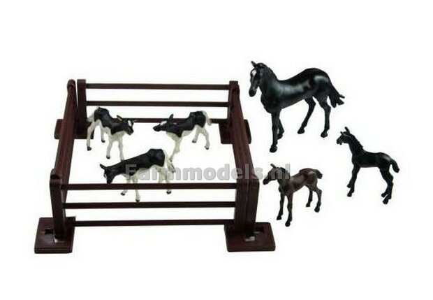 Set met 1 paard, 3 kalveren, 2 veulens en hekwerk 1:32 Britains BR43267