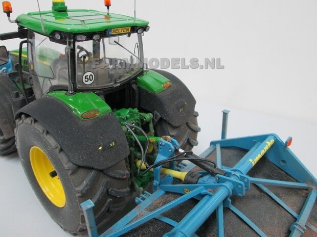 331. John Deere 6210R met Imants Grondontsmetting Spitmachine 1:32