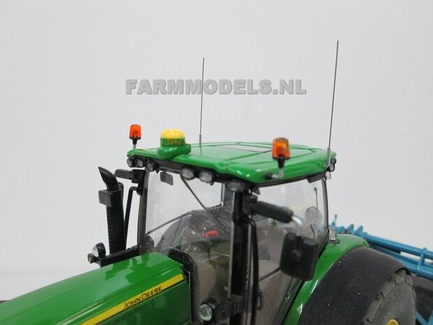 331. John Deere 6210R met Imants Grondontsmetting Spitmachine 1:32