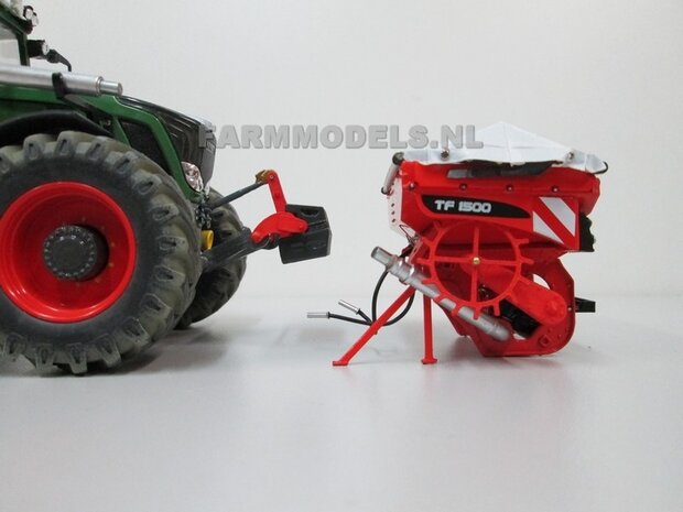 042. Fendt 828 met Imants spitter en Kuhn zaaicombinatie 1:32