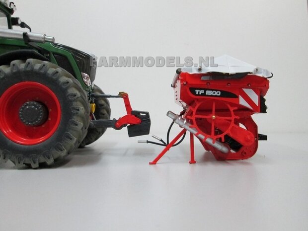 042. Fendt 828 met Imants spitter en Kuhn zaaicombinatie 1:32