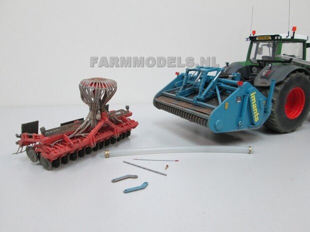 042. Fendt 828 met Imants spitter en Kuhn zaaicombinatie 1:32