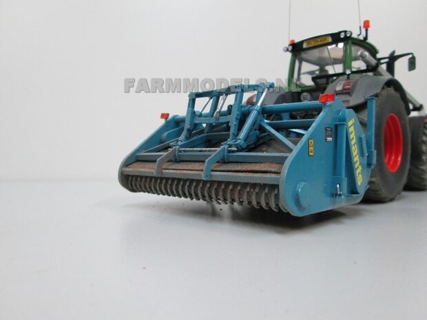 042. Fendt 828 met Imants spitter en Kuhn zaaicombinatie 1:32