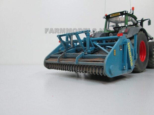 042. Fendt 828 met Imants spitter en Kuhn zaaicombinatie 1:32