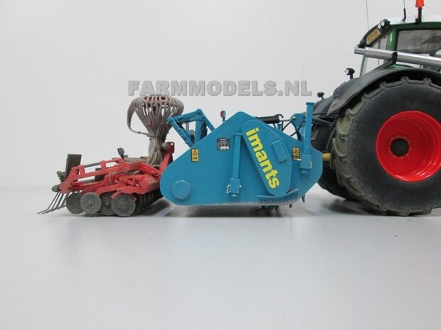 042. Fendt 828 met Imants spitter en Kuhn zaaicombinatie 1:32