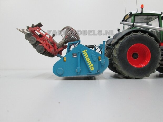 042. Fendt 828 met Imants spitter en Kuhn zaaicombinatie 1:32