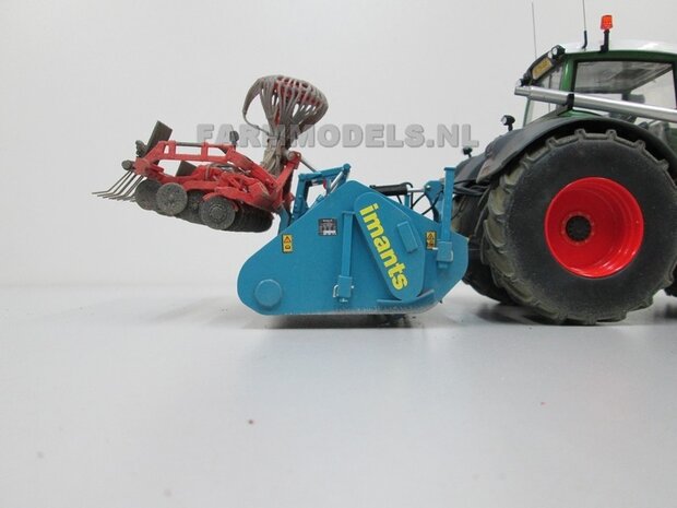 042. Fendt 828 met Imants spitter en Kuhn zaaicombinatie 1:32