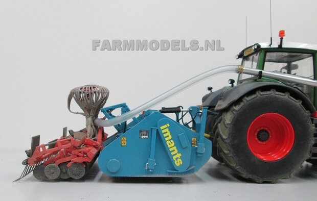 042. Fendt 828 met Imants spitter en Kuhn zaaicombinatie 1:32