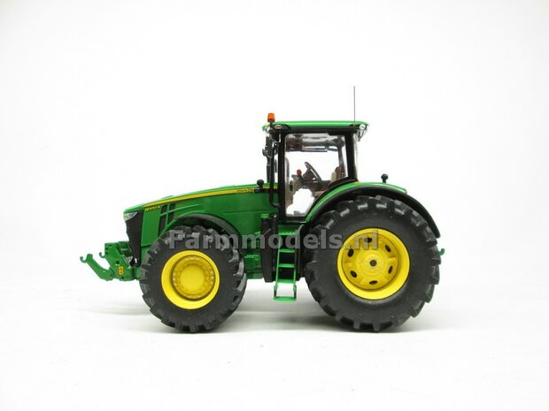 John Deere 8400R type stickers, geschikt voor de Britains John Deere 8400R  Pr&eacute;-Cut Decals 1:32 Farmmodels.nl 