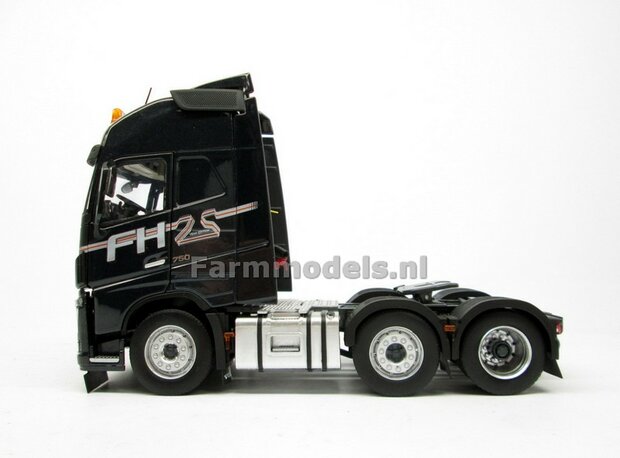 VOLVO 25 YEAR EDITION stickers, t.b.v. cabine zijkanten en dakrand, gemaakt op Transparante folie, perfect voor o.a. MarGe Models Volvo FH16 serie modellen Pr&eacute;-Cut Decals 1:32 Farmmodels.nl 