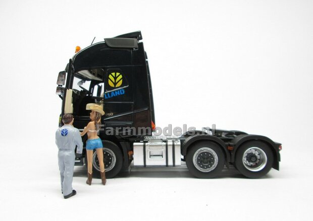 NEW HOLLAND EDITION stickers, t.b.v. cabine zijkanten en dakrand Volvo FH16, gemaakt op Transparante folie, perfect voor o.a. MarGe Models Volvo FH16 serie modellen Pr&eacute;-Cut Decals 1:32 Farmmodels.nl 