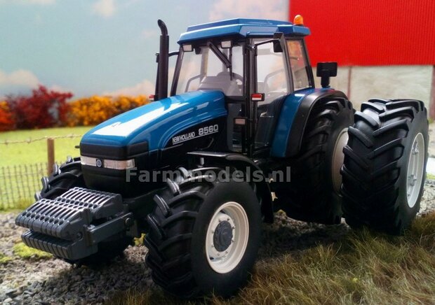 New Holland 8560 met afneembare Dubbellucht en Fronthef 1:32 Replicagri REPB22   