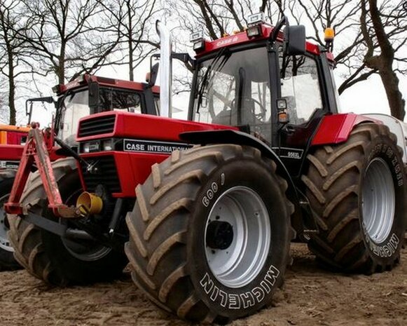 CASE IH logo met koplampen, o.a. passend op Case 1056XL Britains, nu incl. CASE IH RVS kentekenplaat stickerset Pr&eacute;-Cut Decals 1:32 Farmmodels.nl 