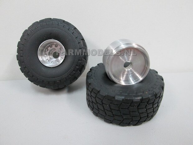 Aluminium velgen + Michelin XS banden &Oslash; 43 mm, buitenkant 90 mm breed op ROS assen gemonteerd