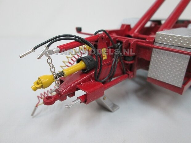 Gedetaileerde dissel + top-trek-bok + Aftakas aansluiting t.b.v. Hydro pomp unit op dissel en beschermplaten t.b.v. stuurcilinders (o.a. geschikt voor Jan Veenhuis Machines modellen) 1:32