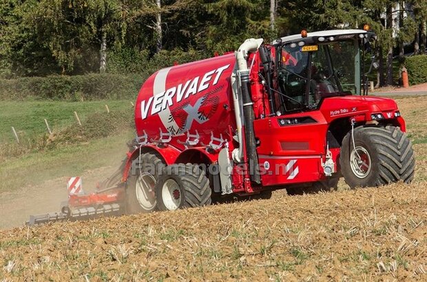 2x 5x5 logo, gemaakt op Vervaet DARK RED folie t.b.v. neus van de MarGe models Vrervaet Hydro Trike XL Pr&eacute;-Cut Decals 1:32 Farmmodels.nl