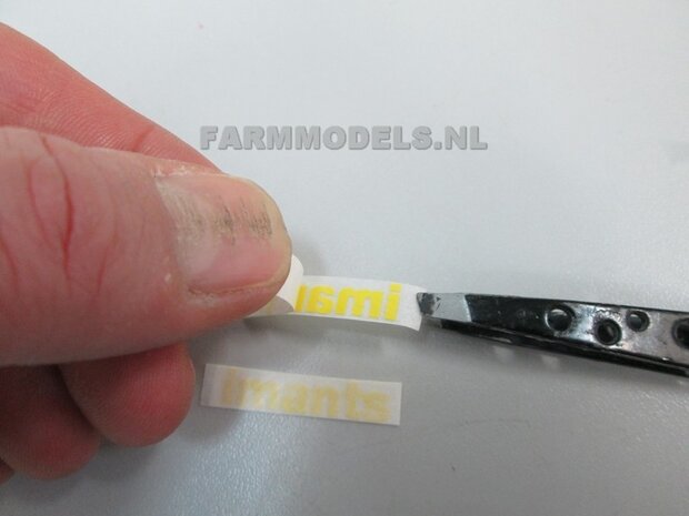 2x LIEBHERR uit ZWARTE FOLIE (Transferfolie) gesneden, 7 mm x 45 mm sticker via applicatie folie aan te brengen 1:32 Farmmodels.nl