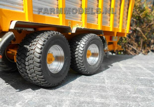 2x Michelin Cargo X Bib 710/50 R30.5 banden &Oslash; 45.7 met aluminium gedraaide velgen  1:32  FM01        