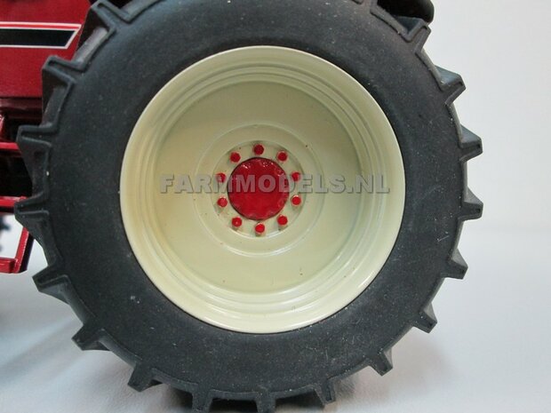 Aluminium Vooras velgen + bredere banden, geschikt voor de WIKING Case &amp; IH 1255 / 1455  (Massieve Aluminium velgen) 1:32            