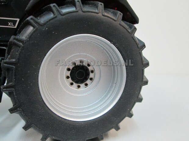 Aluminium Vooras velgen + bredere banden, geschikt voor de WIKING Case &amp; IH 1255 / 1455  (Massieve Aluminium velgen) 1:32            