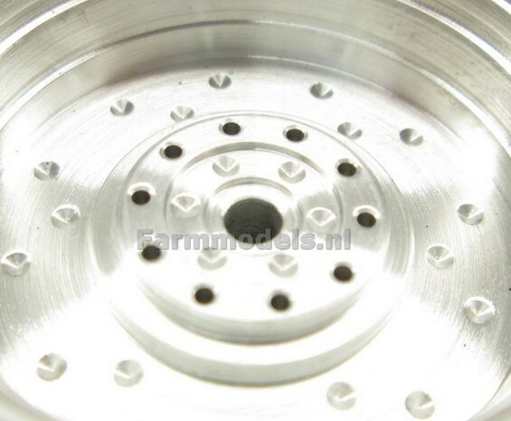 Aluminium Achteras velgen + bredere banden, geschikt voor de Schuco JD 4755 en 4955 (Massieve Aluminium velgen) 1:32 