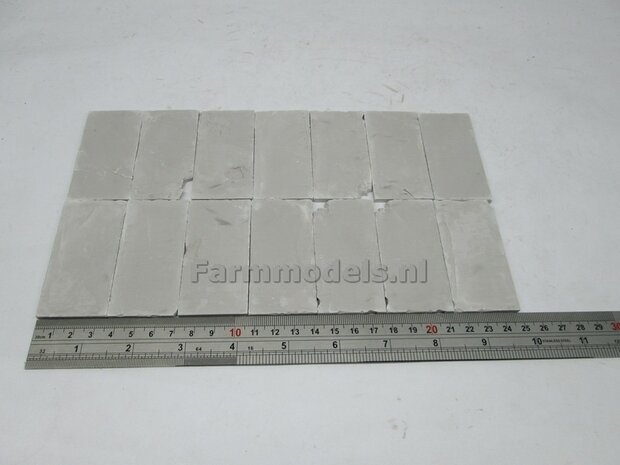 14x Beton platen, afm. 35mm x 70mm x 4 mm hoog Beton Grijs, zeer gedetaileerd 1:32 (23390) Juweela                         