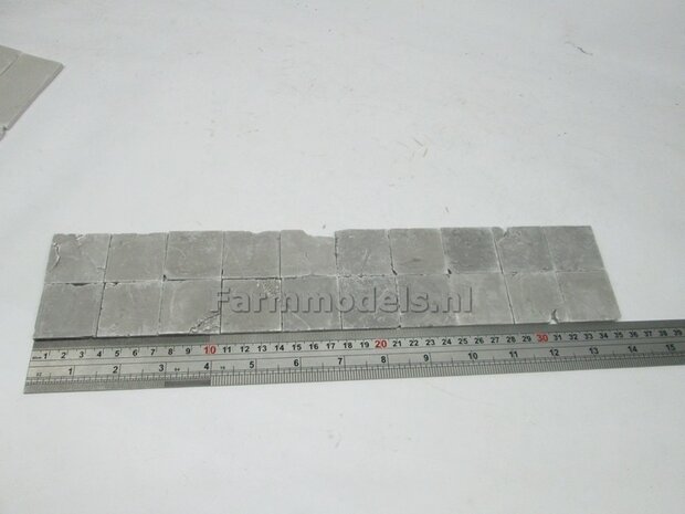 14x Beton platen, afm. 35mm x 70mm x 4 mm hoog Beton Grijs, zeer gedetaileerd 1:32 (23390) Juweela                         