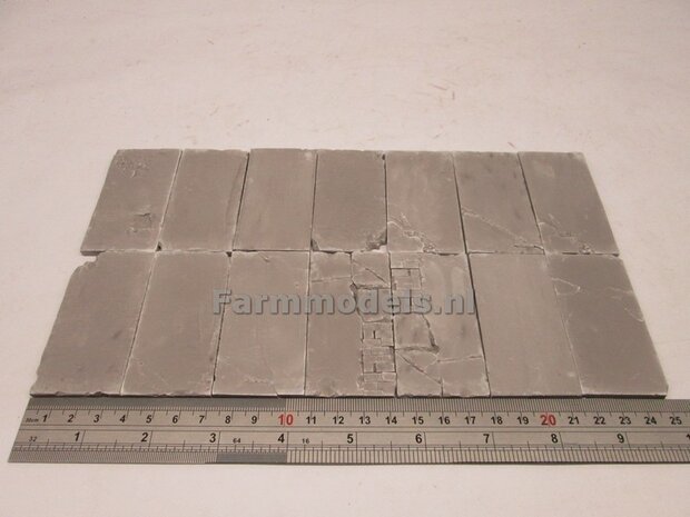 14x Beton platen, afm. 35mm x 70mm x 4 mm hoog Beton Grijs, zeer gedetaileerd 1:32 (23390) Juweela                         