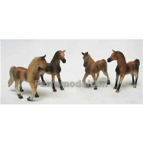 Paarden 4 stuks, set bestaat uit 2x blonde en 2 bruine paarden 1:32 Kids Globe 570013