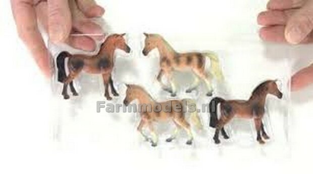 Paarden 4 stuks, set bestaat uit 2x blonde en 2 bruine paarden 1:32 Kids Globe 570013