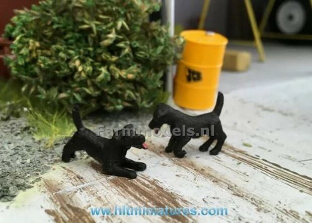 2x Patterdale Terrier hondjes zwart, spelend 1:32 WMA86P