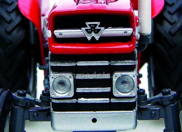 Massey Ferguson 135 Rood zonder cabine 1:32 Universal Hobbies UH2785    