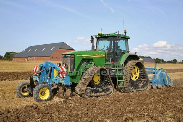 4x Culter logo (imants) fel geel stickers op Transparant 4mm hoog Pr&eacute;-Cut Decals 1:32 Farmmodels.nl 