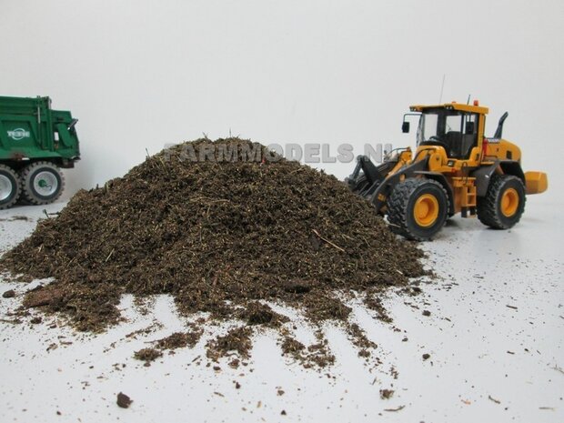 Vaste Mest / Manure, ruim voldoende voor 1-2 grote mestverspreiders 1:32  