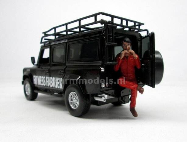 GRIJS Land Rover Defender 110  1:32 Tayumo TAY32105013