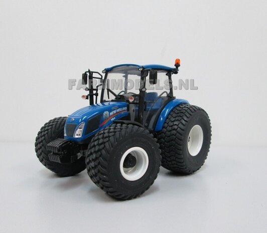 548. New Holland T4.75 rondom op brede gazonbanden