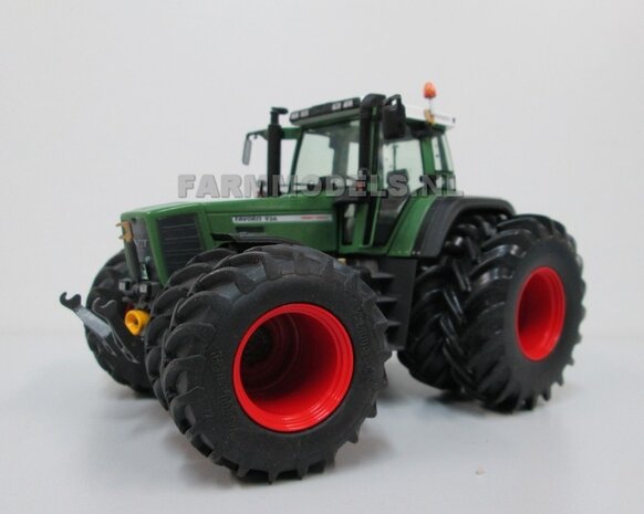 169. Fendt 926 Gen I rondom dubbellucht 1:32