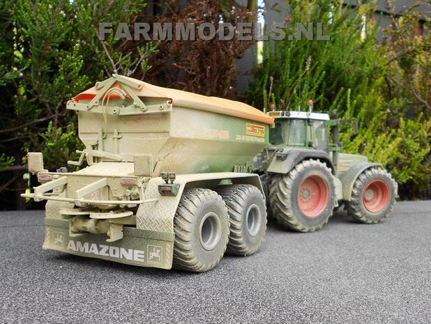 145. Agri Service Selten volop bezig met strooien van Kalk en kunstmest met Amazone strooiers