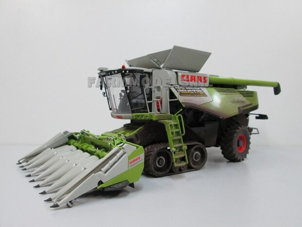 406. Vervuilde look op Claas Lexion 770 met 8 rijer kolvenplukker Wiking