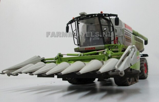 406. Vervuilde look op Claas Lexion 770 met 8 rijer kolvenplukker Wiking