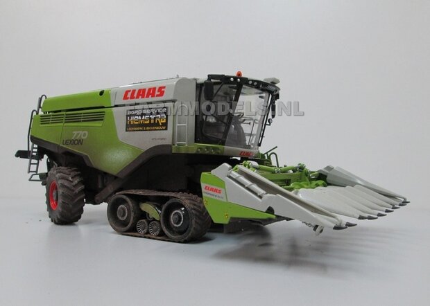 406. Vervuilde look op Claas Lexion 770 met 8 rijer kolvenplukker Wiking