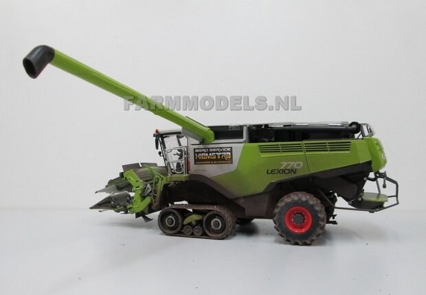 406. Vervuilde look op Claas Lexion 770 met 8 rijer kolvenplukker Wiking