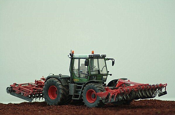 159. Fendt Xylon op brede banden