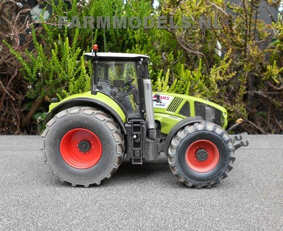 421. Claas Axions 900 serie op brede banden