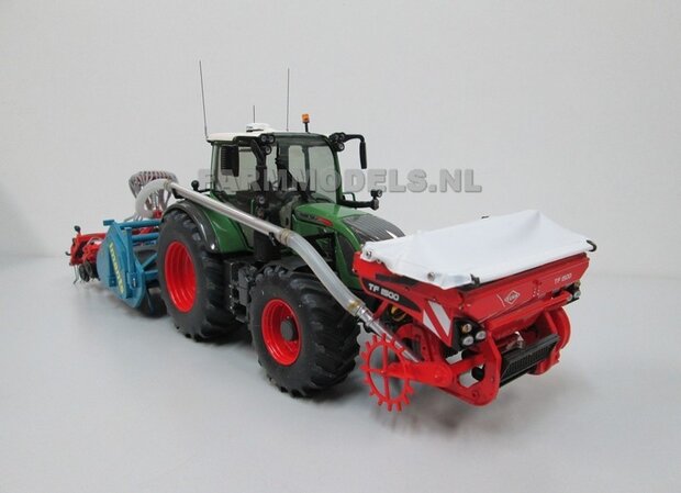 042. Fendt 724 met Imants spitter en Kuhn zaaicombinatie 1:32